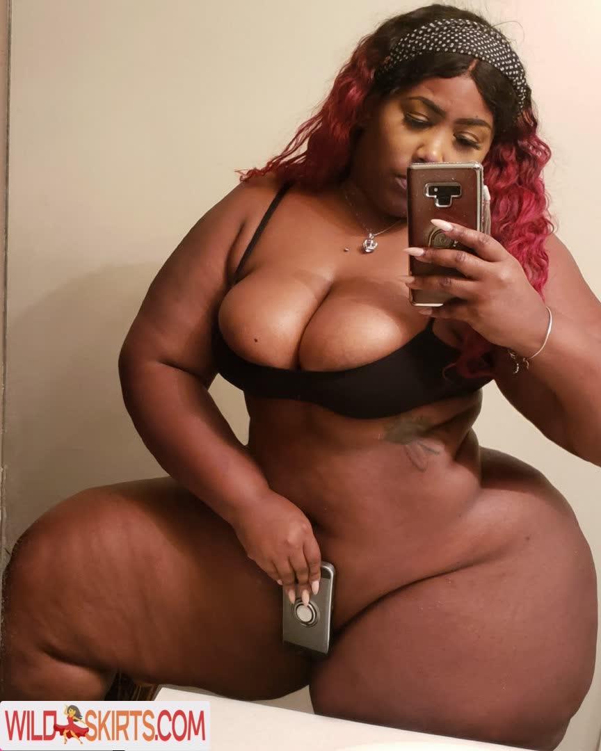 Chrisycurves nude leaked photo #10