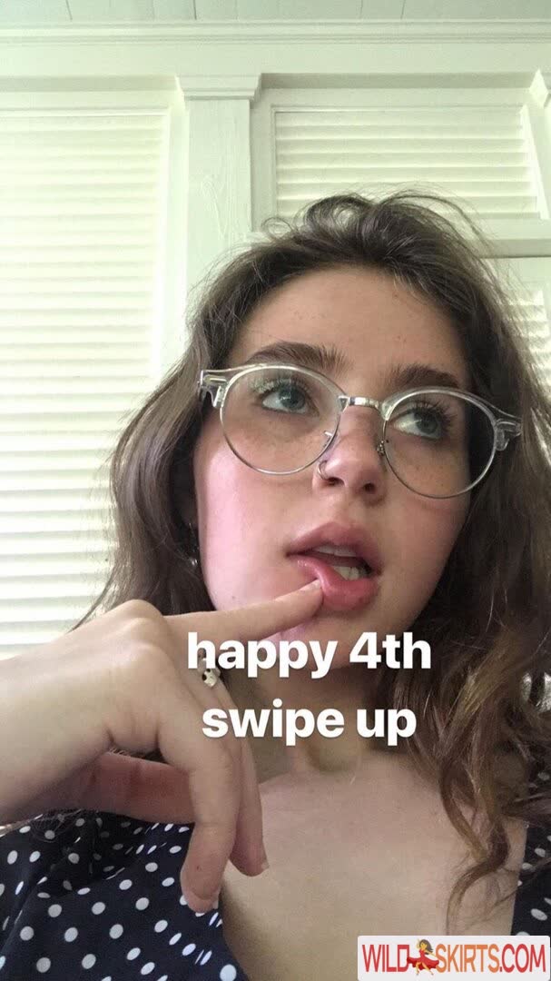 Clairo / Claire Cottrill / clairo nude Instagram leaked photo #6