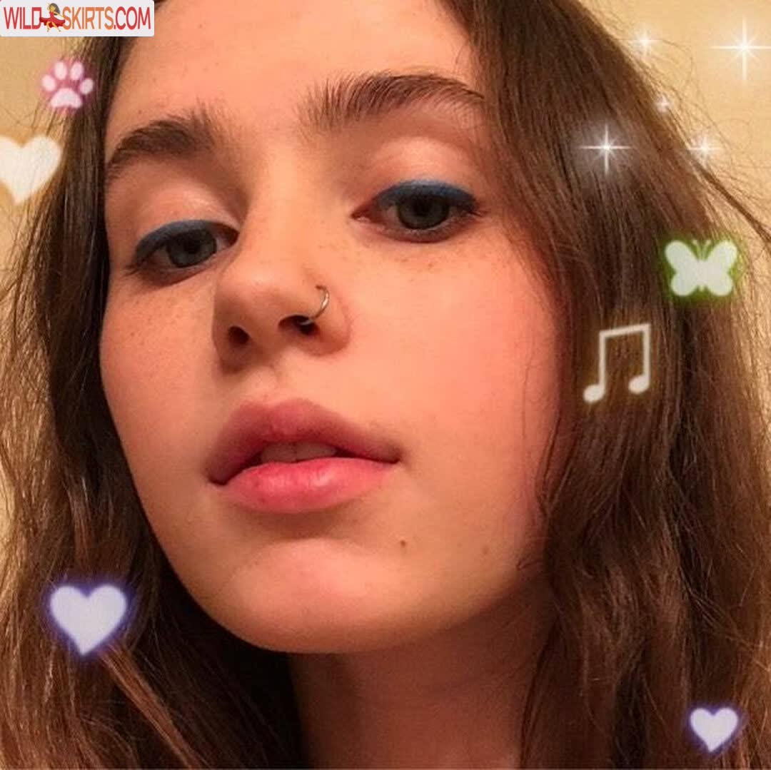 Clairo nude leaked photo #9