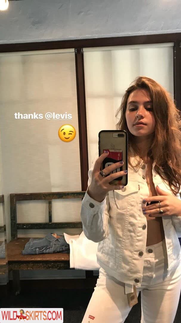 Clairo nude leaked photo #2