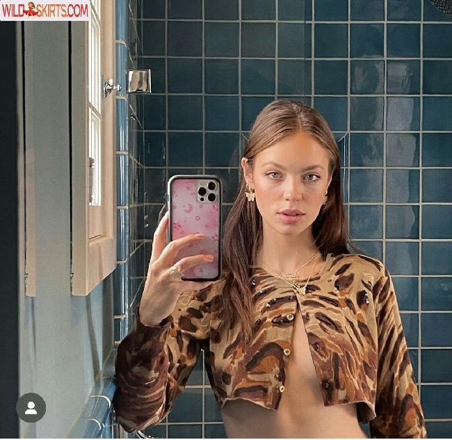 Claudia Sulewski Deepfake / claudiasulewski nude Instagram leaked photo #2