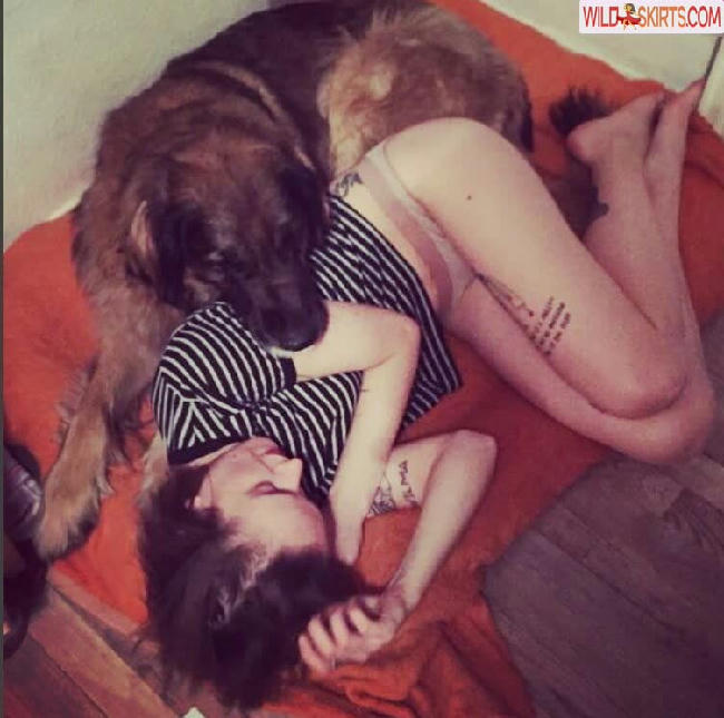 Cosima Viola / cosicomesaround nude Instagram leaked photo #39