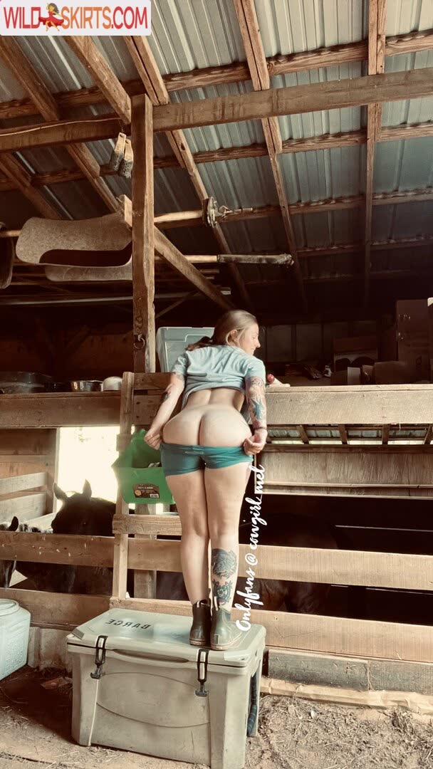 Cowgirl Mel nude leaked photo #3