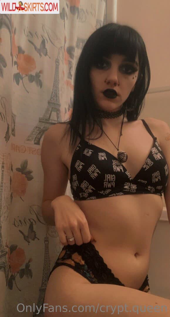 crypt.queen / crypt.queen / queenofthecryptskylarbelle nude OnlyFans, Instagram leaked photo