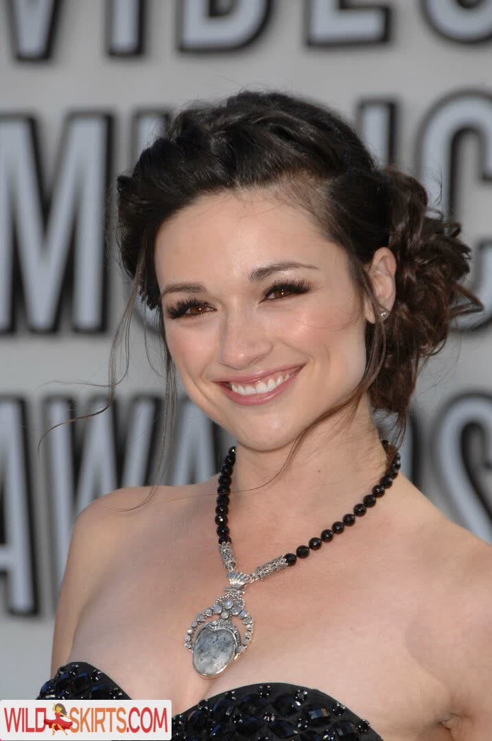 Crystal Reed nude leaked photo #21