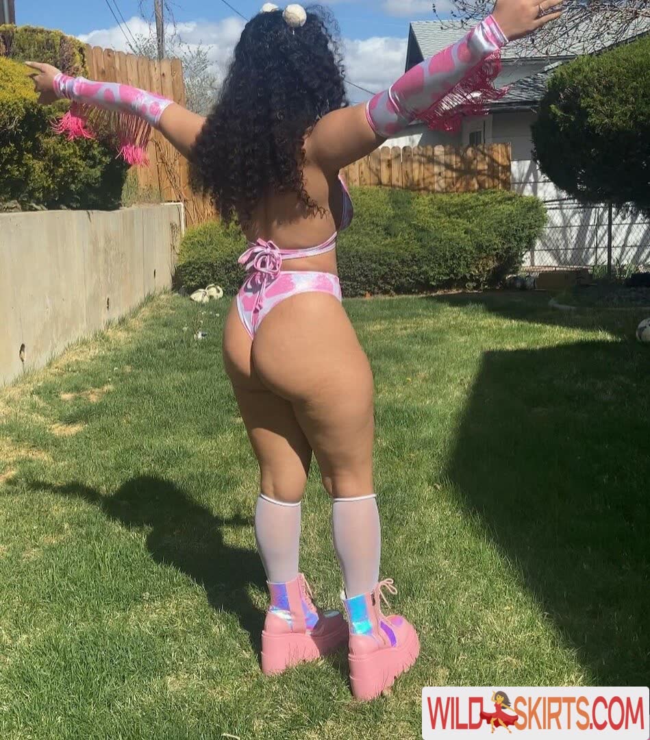 Curlybeanraver nude leaked photo #2