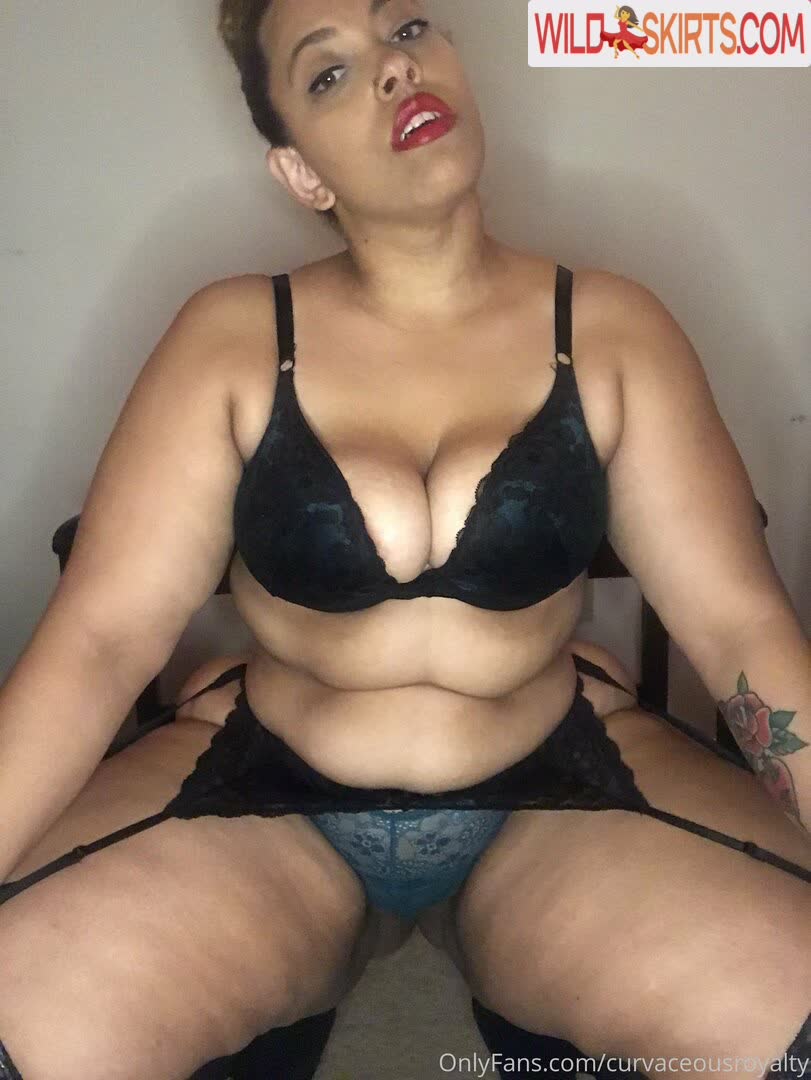 Curvaceousroyalty nude leaked photo #2