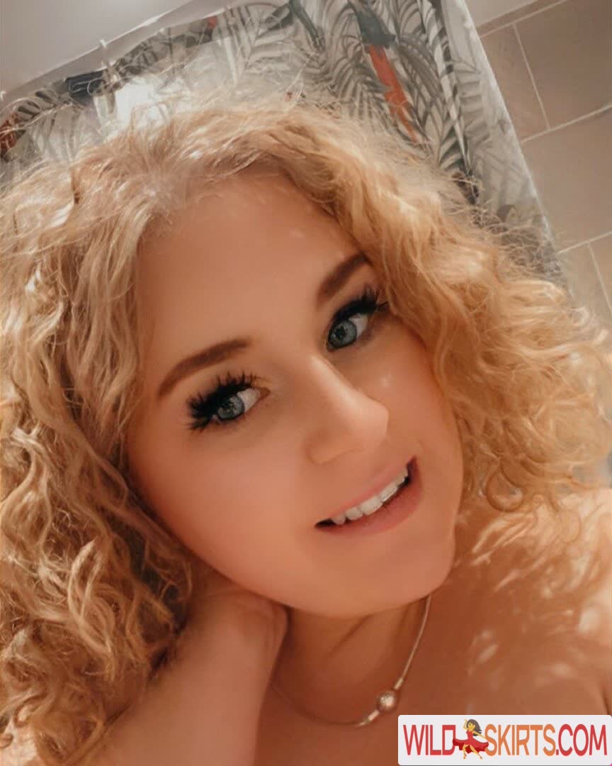 Curvy Abbii nude leaked photo #102