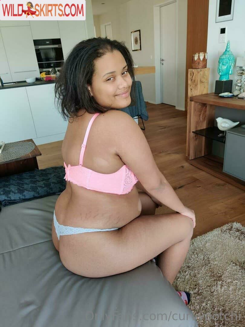 Curvypotchi nude leaked photo #62