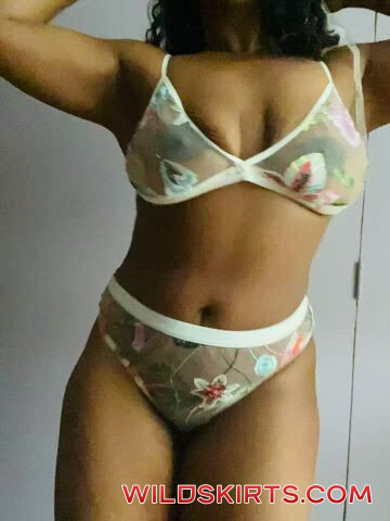 chamillesymone / chamillesymone / queeniesmoke nude OnlyFans leaked photo #13