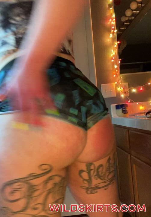 Bigbuttbxtch / shesamilfxoxovip / thehotttmom nude OnlyFans leaked photo