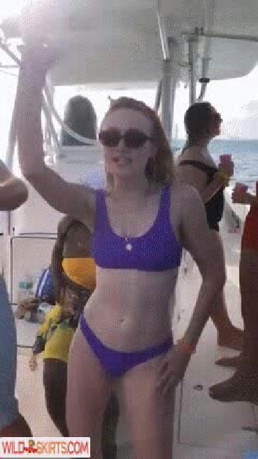 Dakota Fanning / dakotafanning nude Instagram leaked photo #199