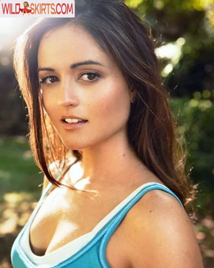 Danica McKellar / danicamckellar nude Instagram leaked photo