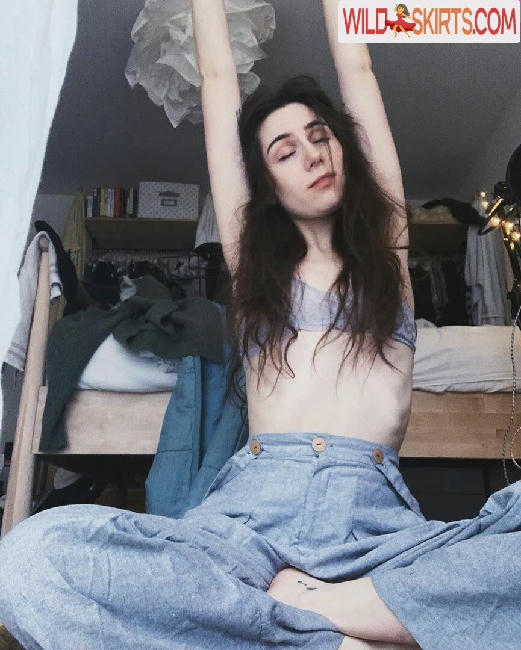 Doddleoddle / Dodie Clark / doddleoddle nude Instagram leaked photo #214