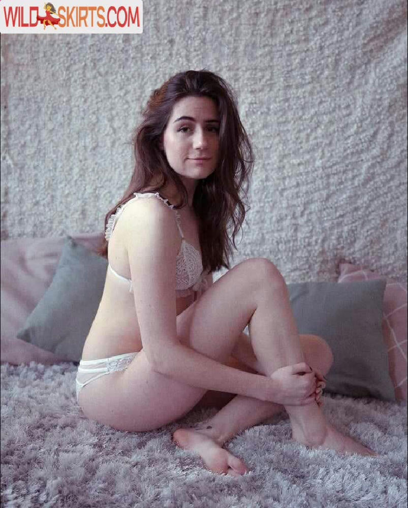 Dodie Clark / doddleoddle nude Instagram leaked photo #9