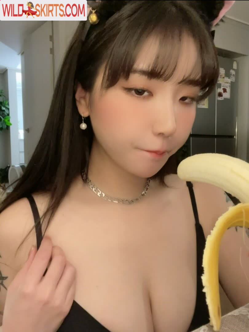 E_chi_h nude leaked photo #114