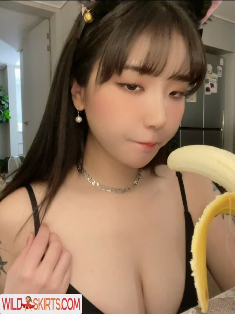 E_chi_h nude leaked photo #82