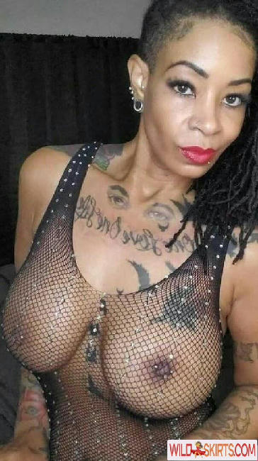 Edaqueenbee / darealqueenbee1 nude Instagram leaked photo #2