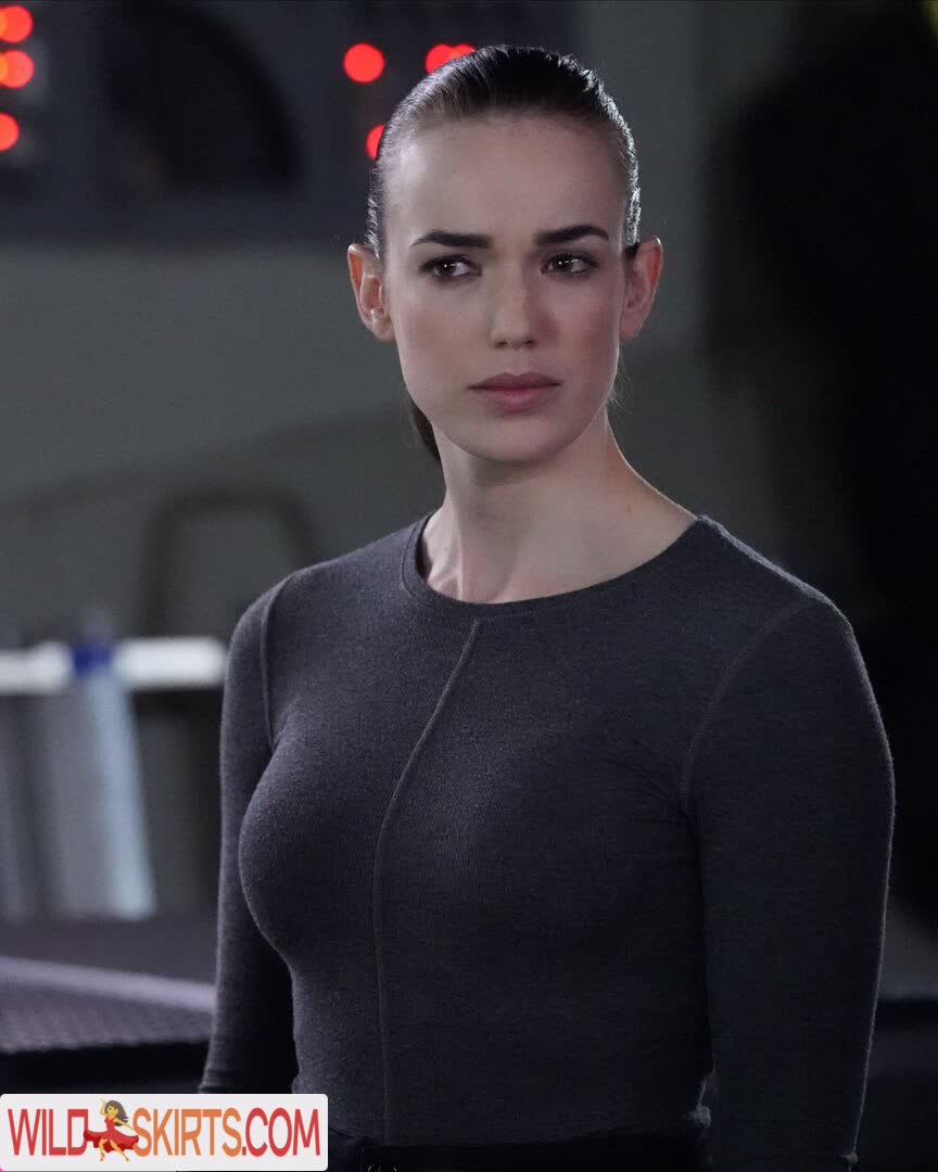 Elizabeth Henstridge nude leaked photo #40