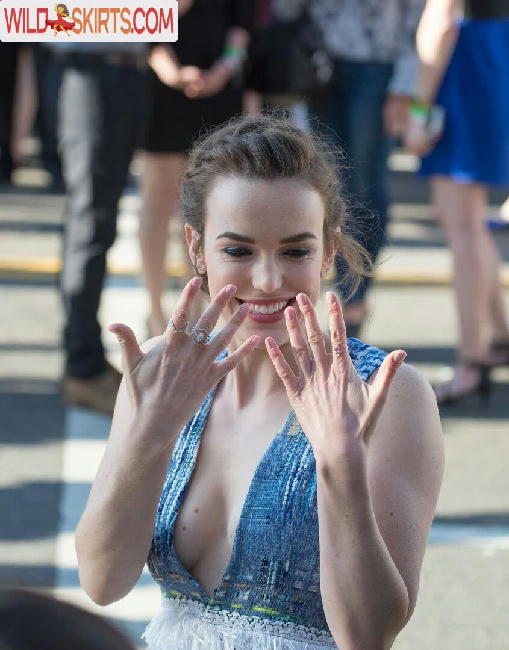 Elizabeth Henstridge / lil_henstridge nude Instagram leaked photo #45