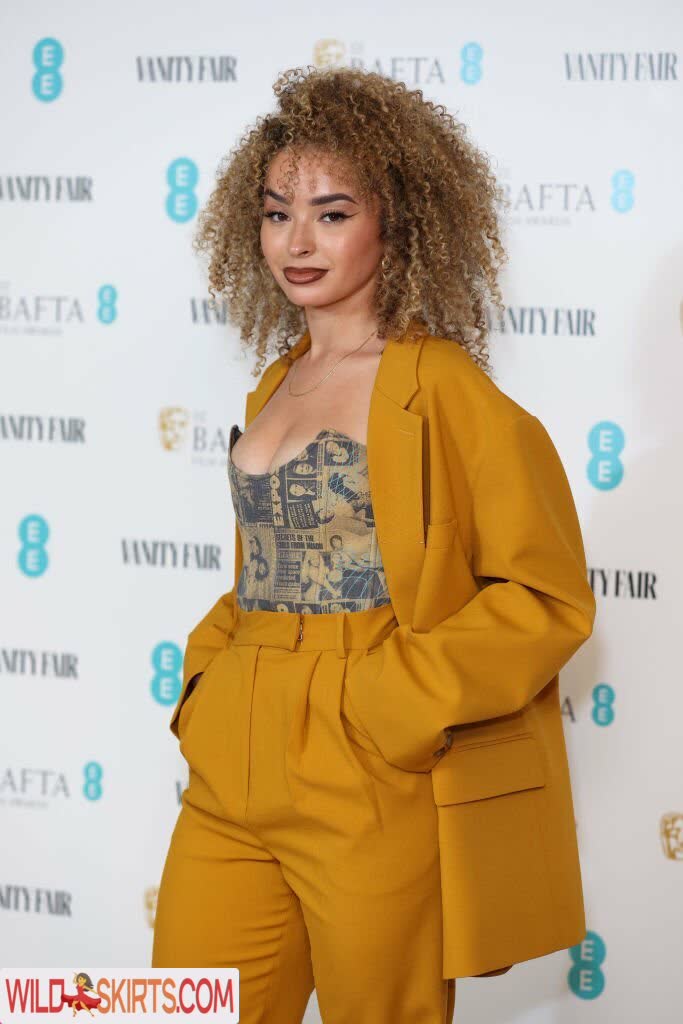 Ella Eyre / ellaeyre nude Instagram leaked photo #16