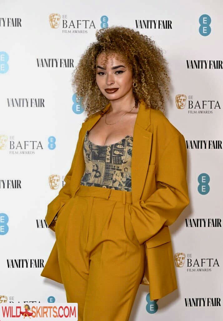 Ella Eyre / ellaeyre nude Instagram leaked photo #4