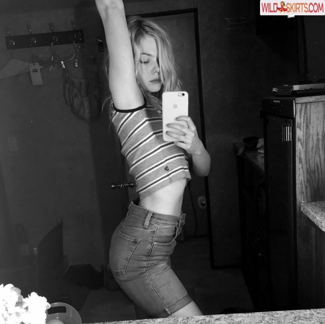 Elle Fanning / ellefanning nude Instagram leaked photo #18