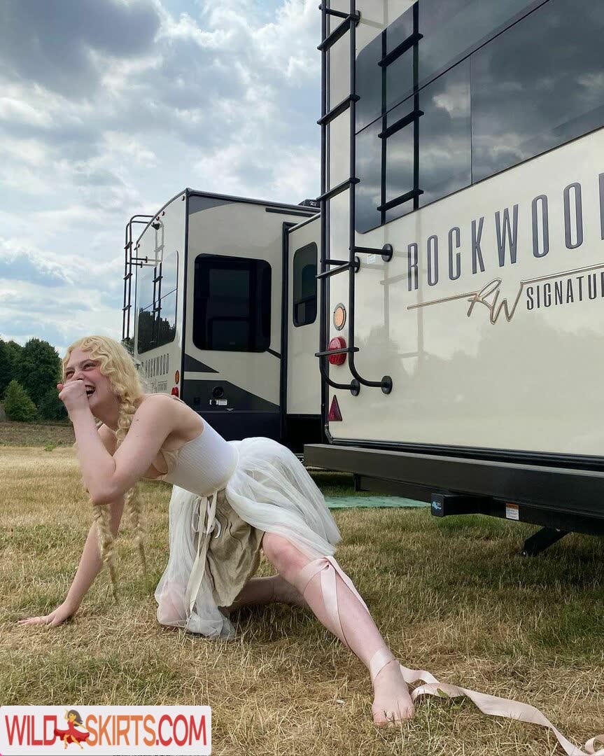 Elle Fanning / ellefanning nude Instagram leaked photo #9