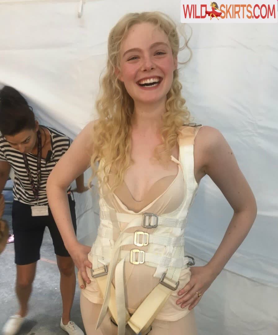 Elle Fanning / ellefanning nude Instagram leaked photo #21