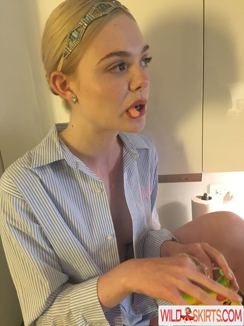 Elle Fanning / ellefanning nude Instagram leaked photo #9