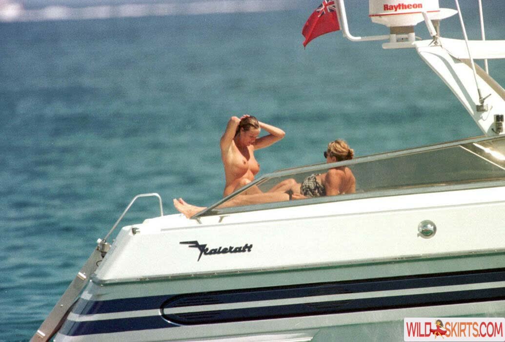 Elle Macpherson / ellemacpherson nude Instagram leaked photo #6