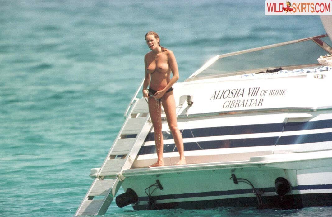 Elle Macpherson nude leaked photo #8