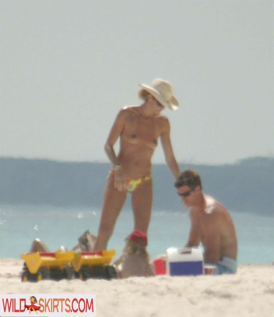 Elle Macpherson / ellemacpherson nude Instagram leaked photo #18