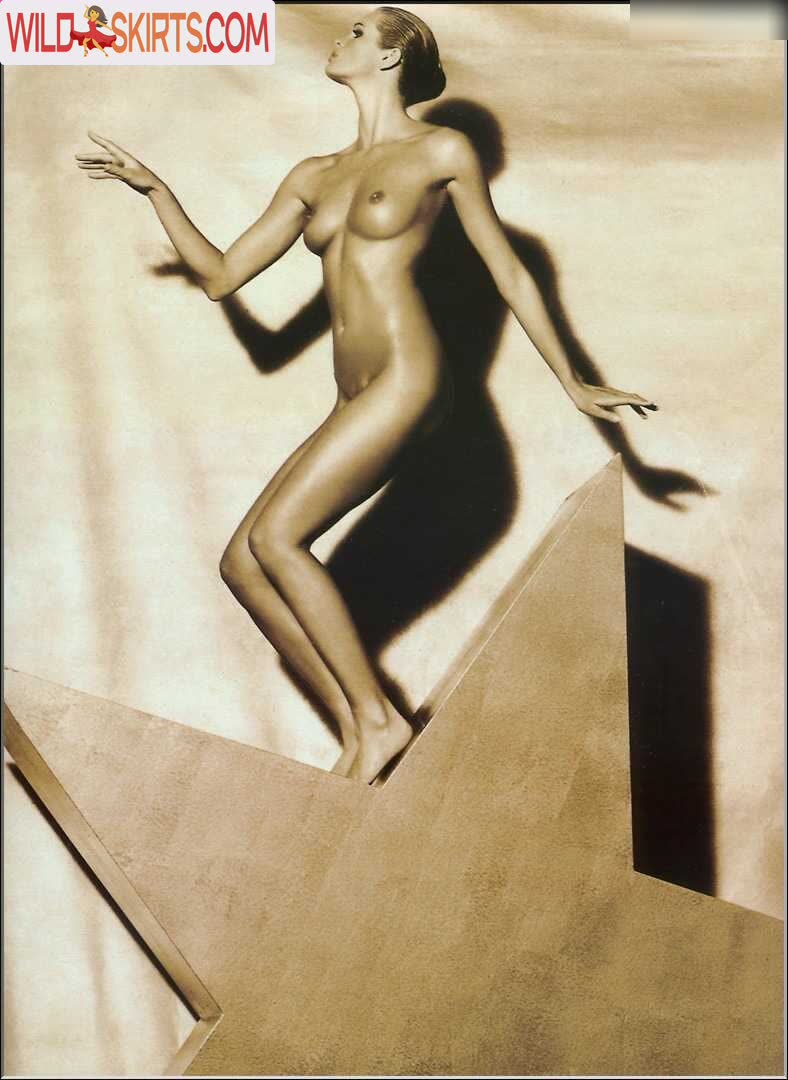 Elle Macpherson nude leaked photo #83