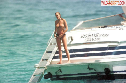 Elle Macpherson / ellemacpherson nude Instagram leaked photo #8