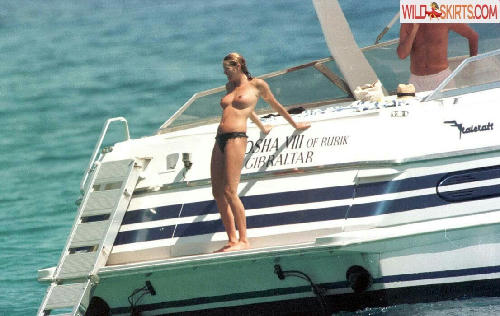 Elle Macpherson / ellemacpherson nude Instagram leaked photo #34