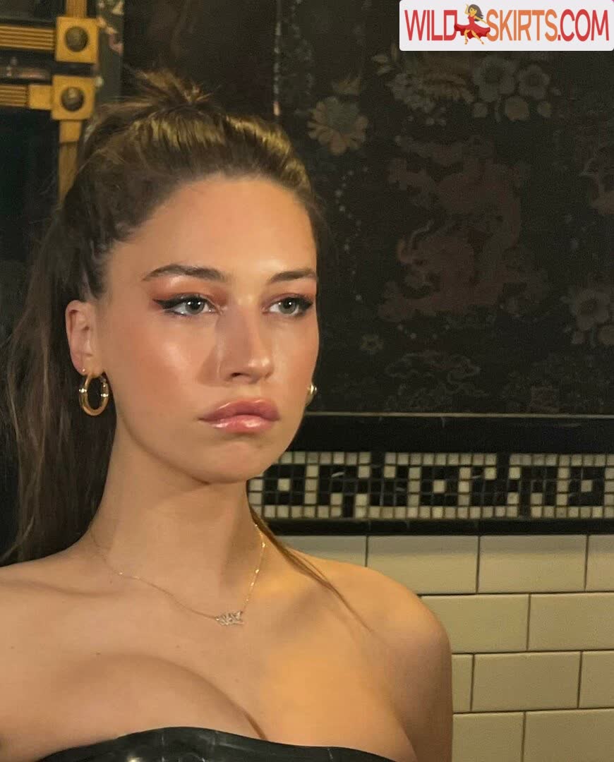 Elsie Hewitt nude leaked photo #368