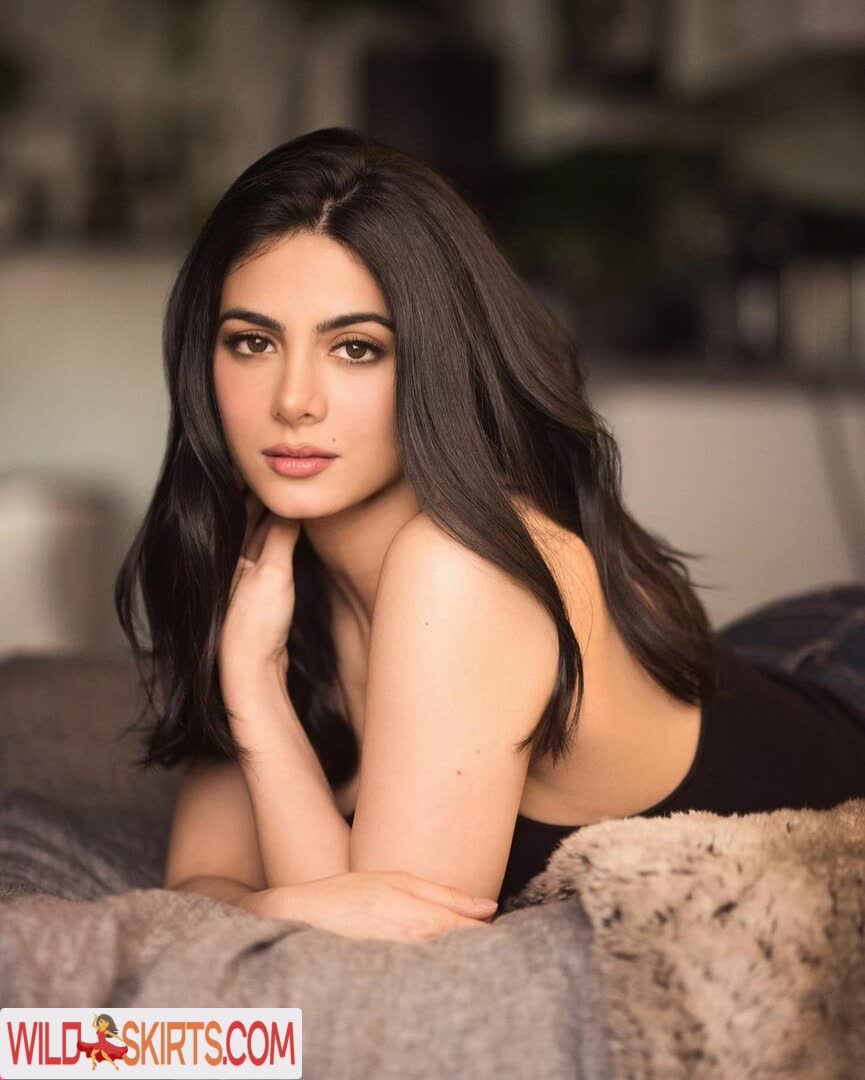 Emeraude Toubia / emeraude nude Instagram leaked photo #5