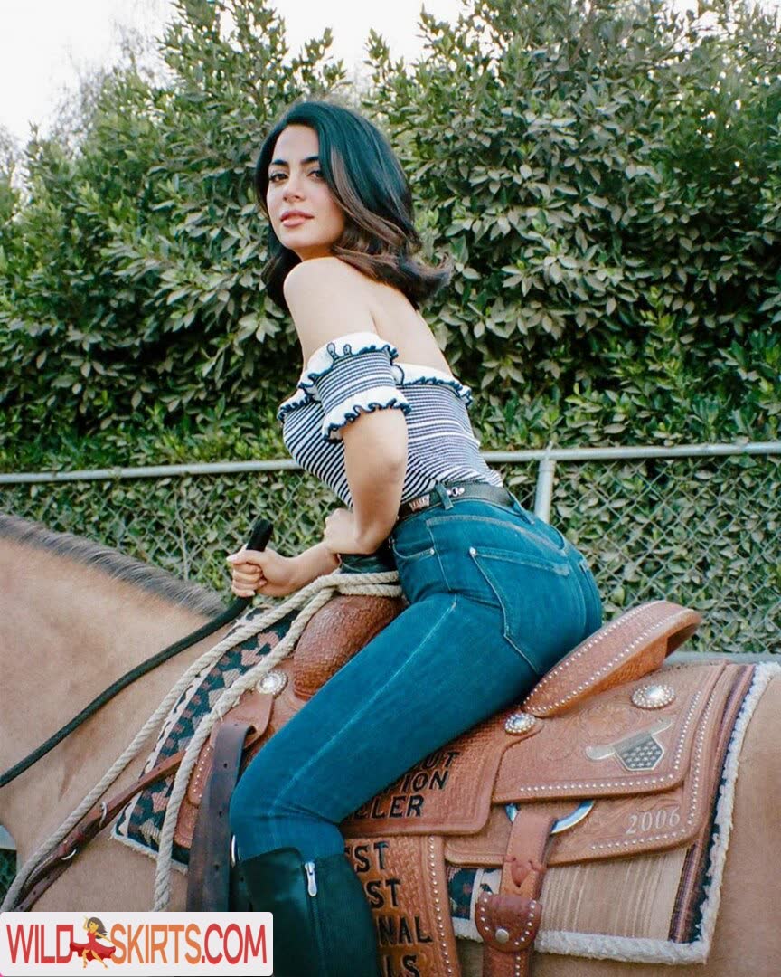 Emeraude Toubia / emeraude nude Instagram leaked photo #9