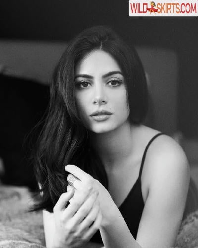 Emeraude Toubia / emeraude nude Instagram leaked photo #2