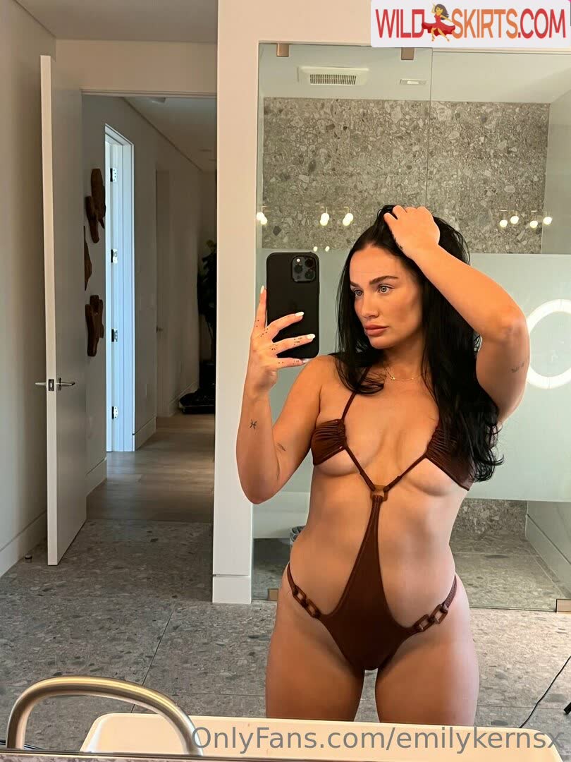 Emiemilykernsx / emilykernsx / itsemilyarnett nude OnlyFans, Instagram leaked photo #12