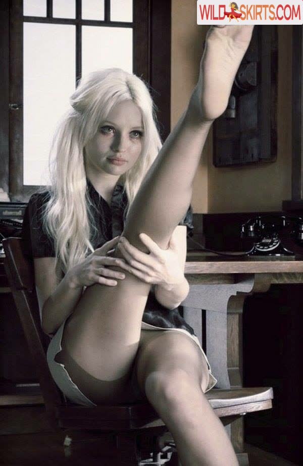 Emily Browning nude leaked photo #101