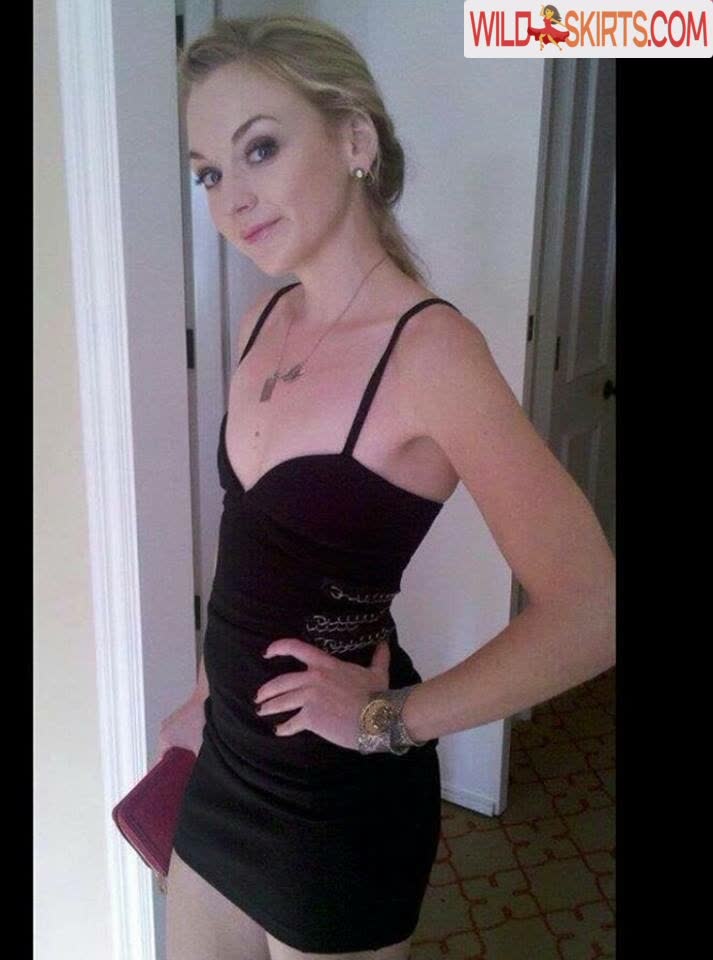 Emily Kinney nude leaked photo #12