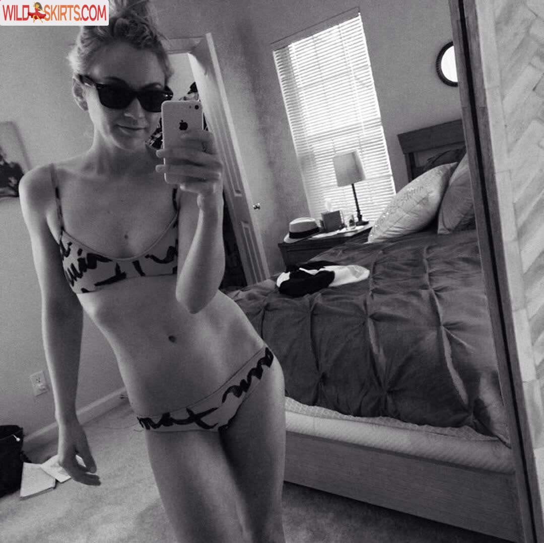 Emily Kinney nude leaked photo #31