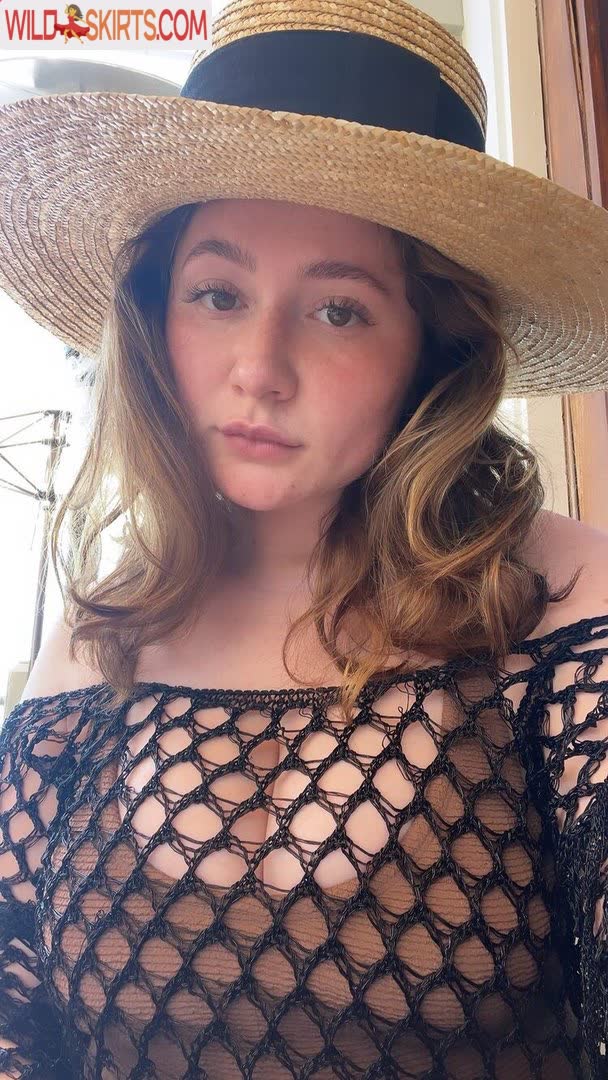 Emma Kenney nude leaked photo #12