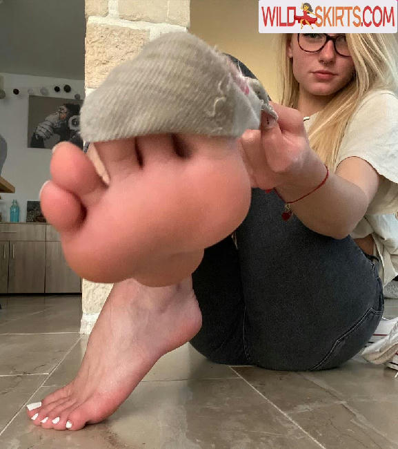 Emmysfeetandsocks / emmyfeetandsocks / emmysfeetandso1 / theluckyguy_efs nude OnlyFans, Instagram leaked photo #123