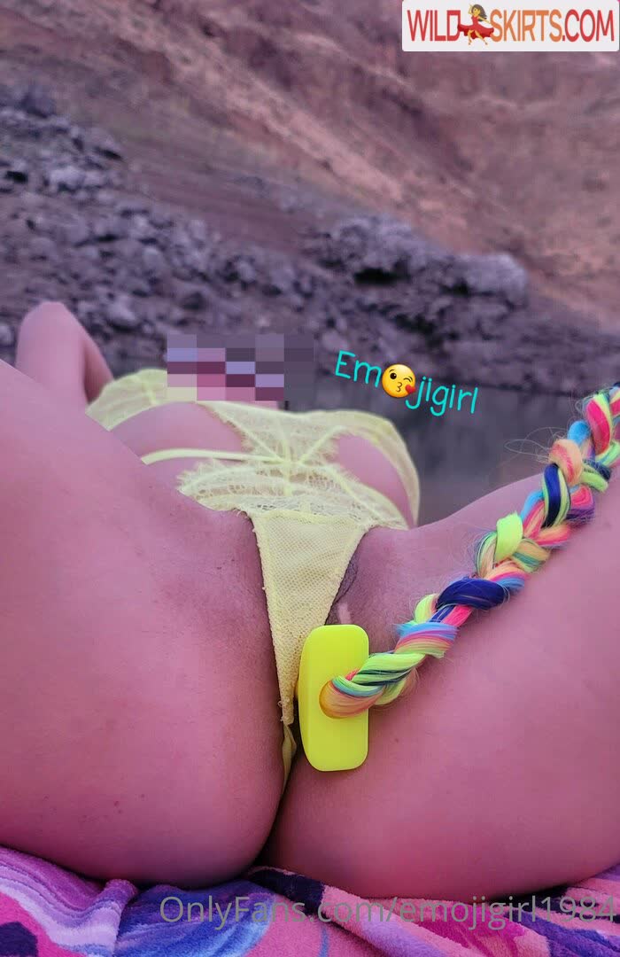 Emojigirl1984 nude leaked photo #47