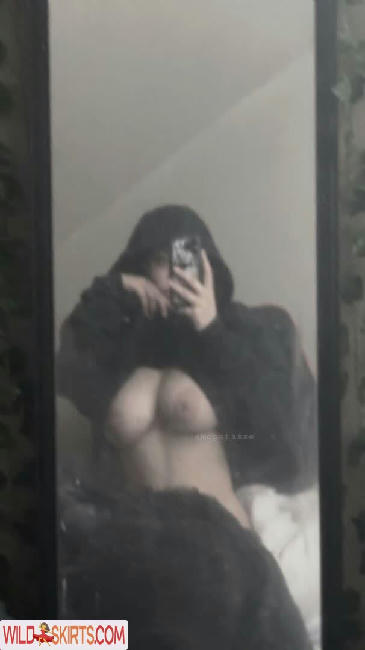 EmoPetasse / EmoPetasse / chloebailey nude Instagram leaked photo #12