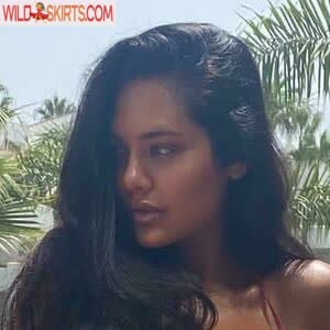 Esha Gupta nude leaked photo #5