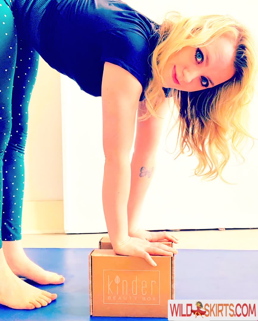 Evanna Lynch / Luna Lovegood Reportedly / evannalynch nude Instagram leaked photo #8